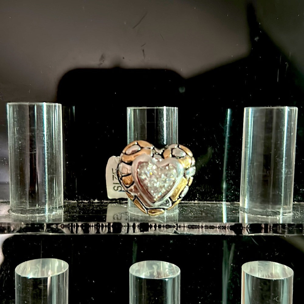 18kge 2 tone heart ring with cz’s Size 6.